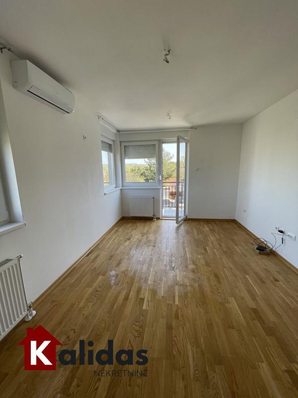 Slika 9 - Stan,NOVI SAD,TELEP,kv: 72, € 159650, ID: 1007971