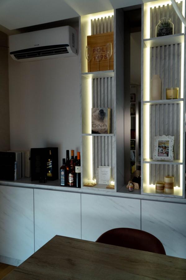 Slika 6 - Trosoban stan sa komplet nameštajem Janka Čmelika + parking