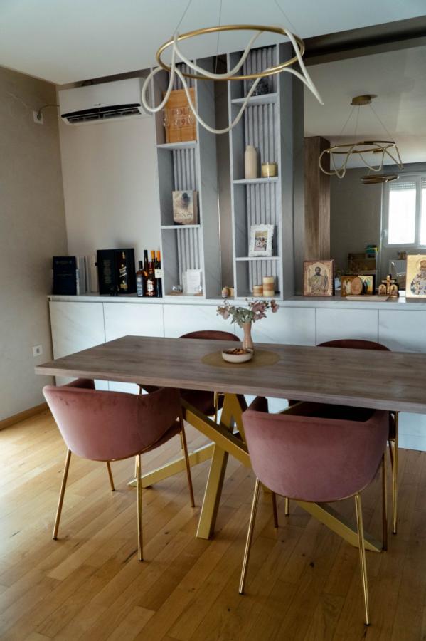 Slika 5 - Trosoban stan sa komplet nameštajem Janka Čmelika + parking