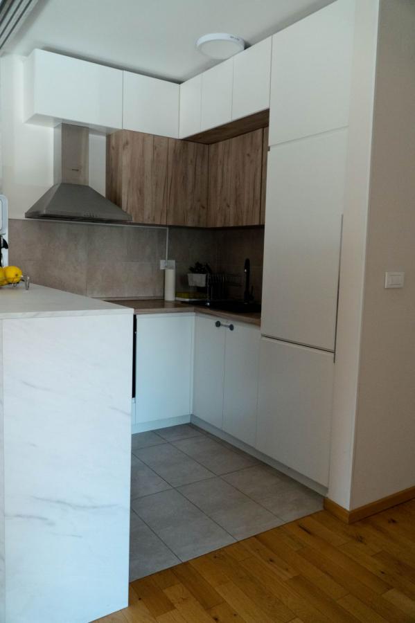 Slika 7 - Trosoban stan sa komplet nameštajem Janka Čmelika + parking