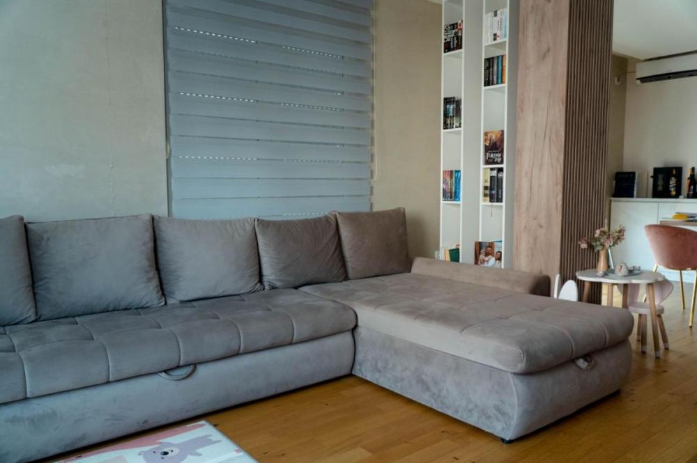 Slika 2 - Trosoban stan sa komplet nameštajem Janka Čmelika + parking