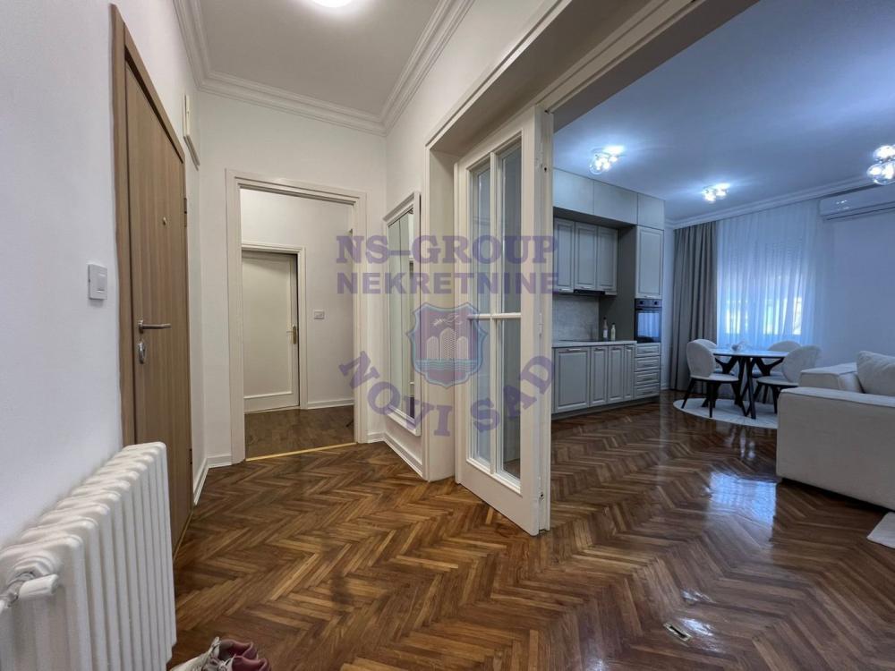 Slika 4 - Kompletno renoviran i namešten stan u centru Novog Sada