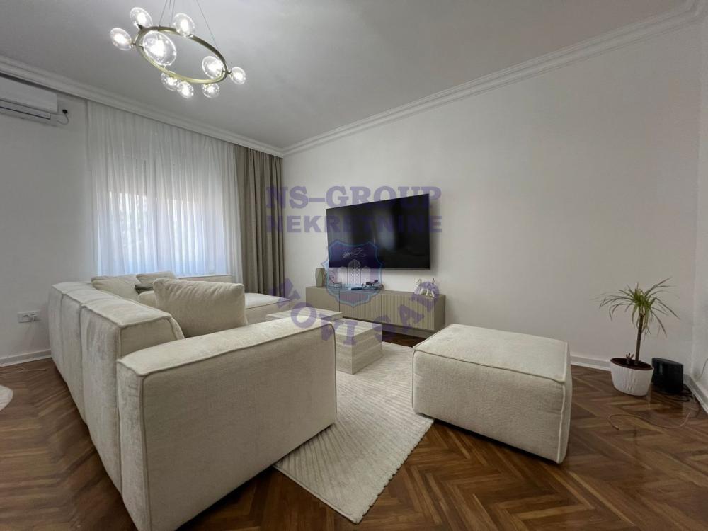 Slika 1 - Kompletno renoviran i namešten stan u centru Novog Sada