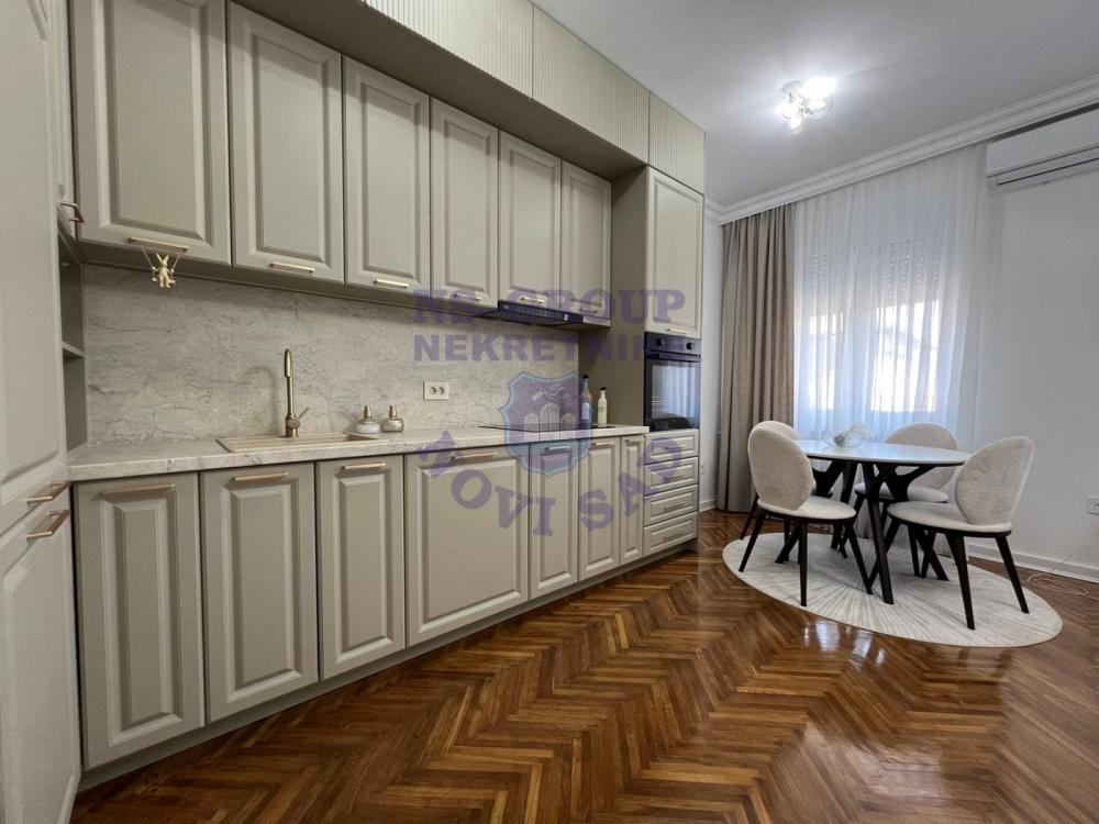 Slika 2 - Kompletno renoviran i namešten stan u centru Novog Sada