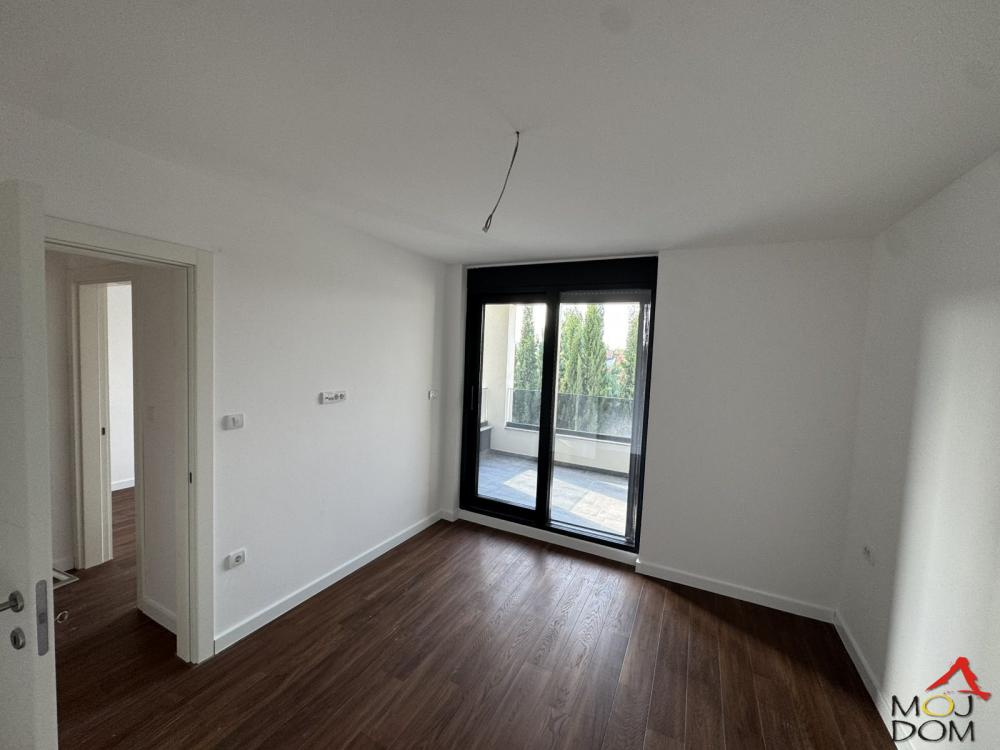 Slika 6 - Stan,NOVI SAD,TELEP,kv: 136, € 350200, ID: 1030677