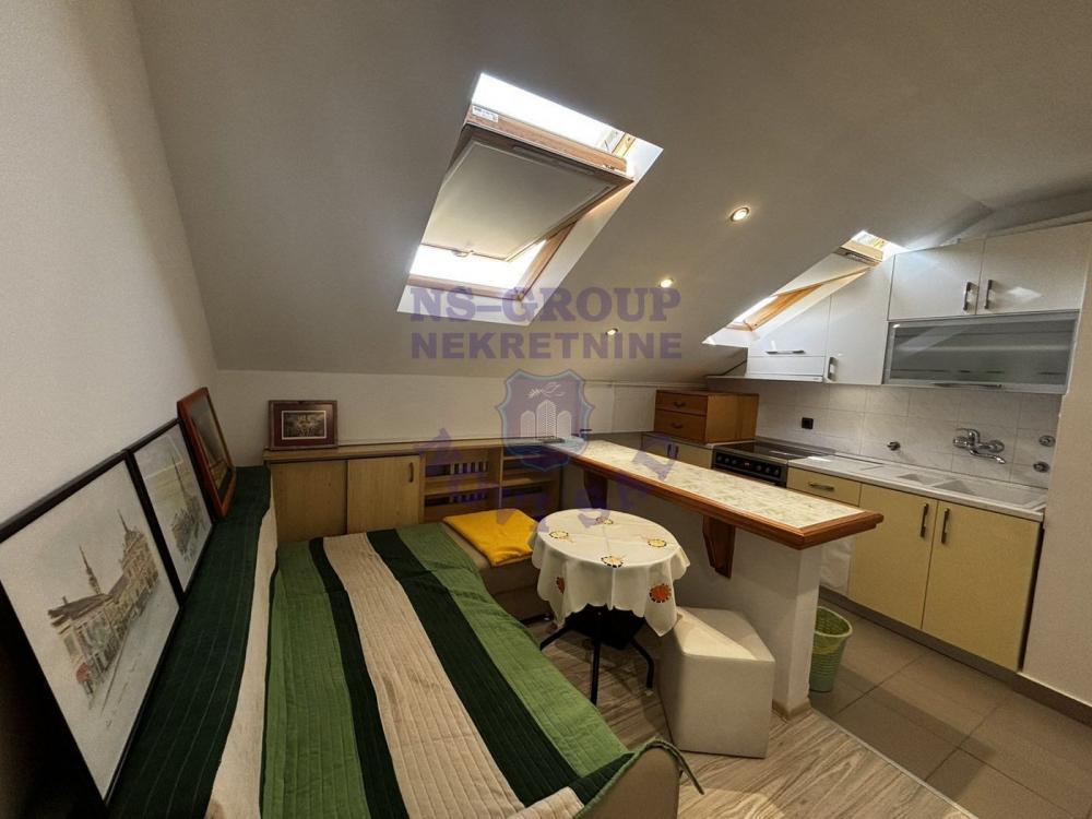 Slika 2 - Jednosoban, 38m2, Novo naselje Novi Sad, sa terasom