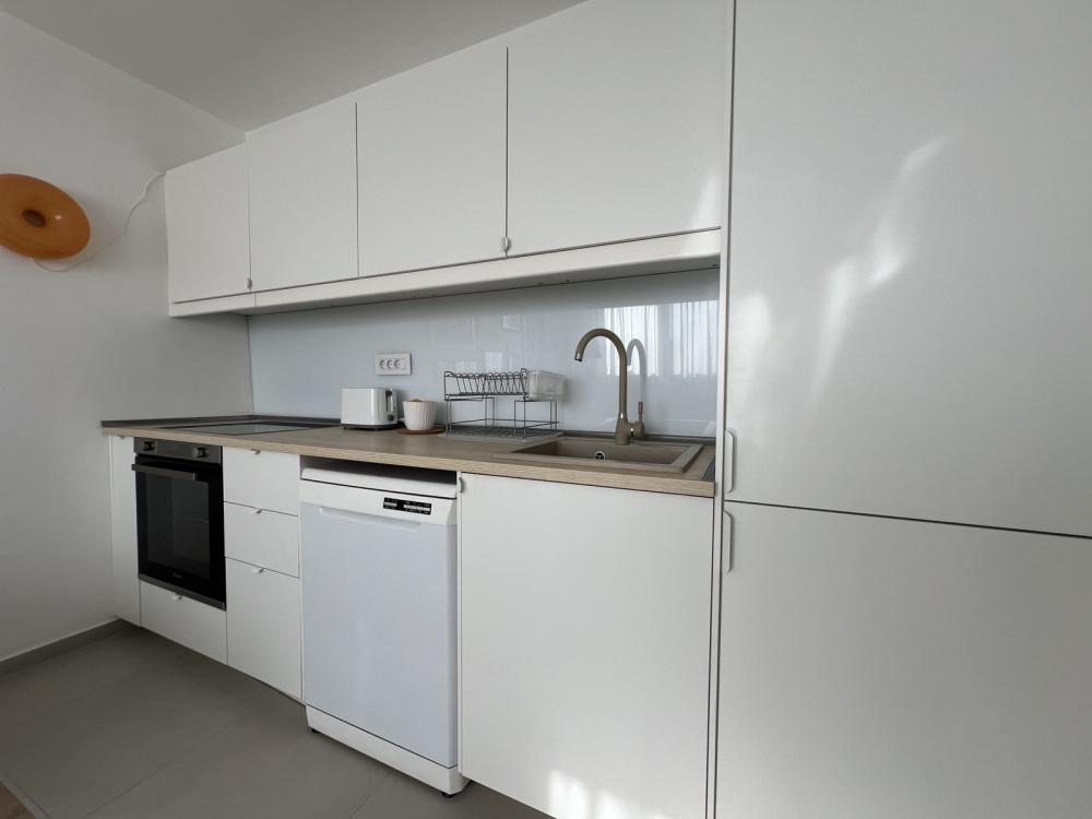 Slika 3 - Kompletno namešten stan sa tehnikom, Bulevar