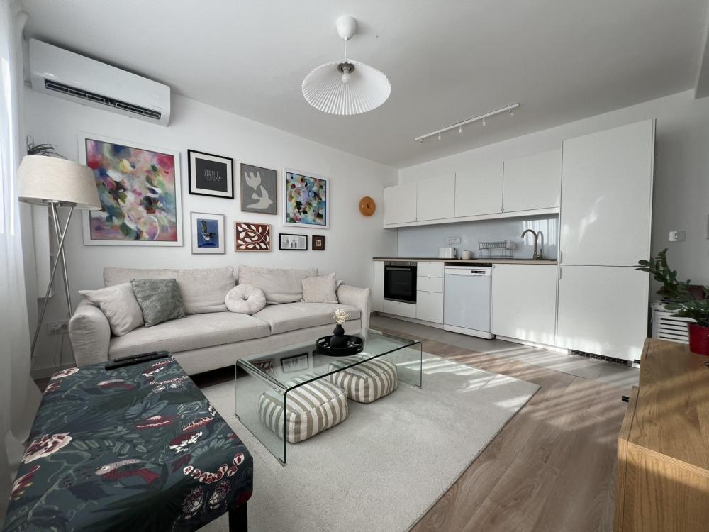 Glavna slika -Kompletno namešten stan sa tehnikom, Bulevar