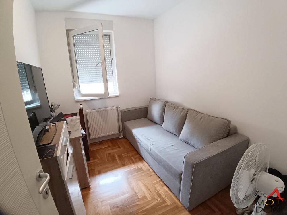Slika 10 - Stan,NOVI SAD,BULEVAR EVROPE,kv: 49, € 123600, ID: 1030933