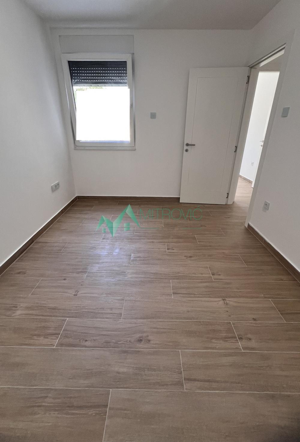 Slika 4 - Četvorosoban, 96m2, Telep Novi Sad, sa terasom, sa parkingom