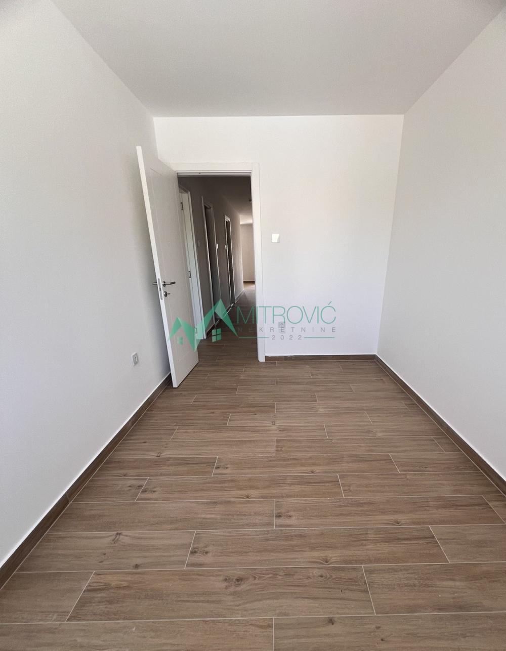 Slika 7 - Četvorosoban, 96m2, Telep Novi Sad, sa terasom, sa parkingom