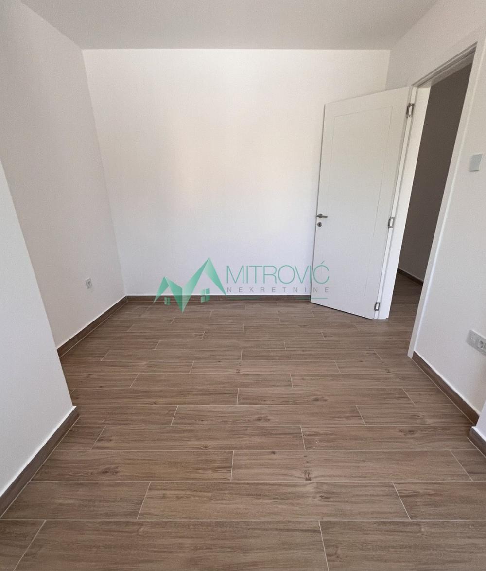 Slika 9 - Četvorosoban, 96m2, Telep Novi Sad, sa terasom, sa parkingom