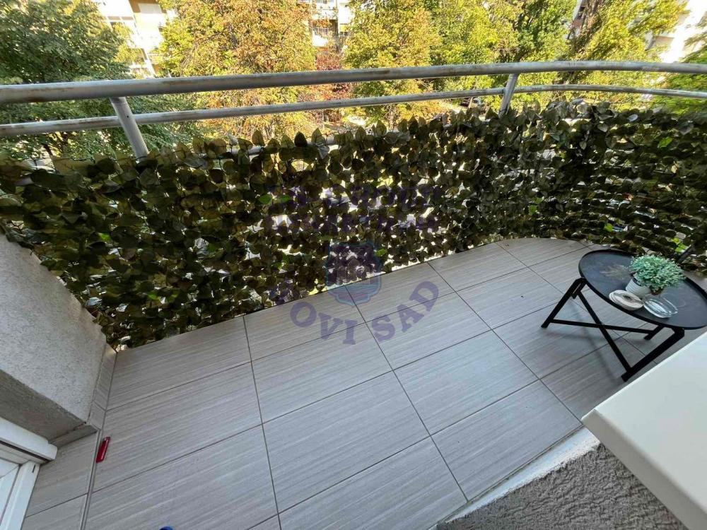 Slika 9 - GRBAVICA  TROSOBAN FANTASTICAN NAMESTEN