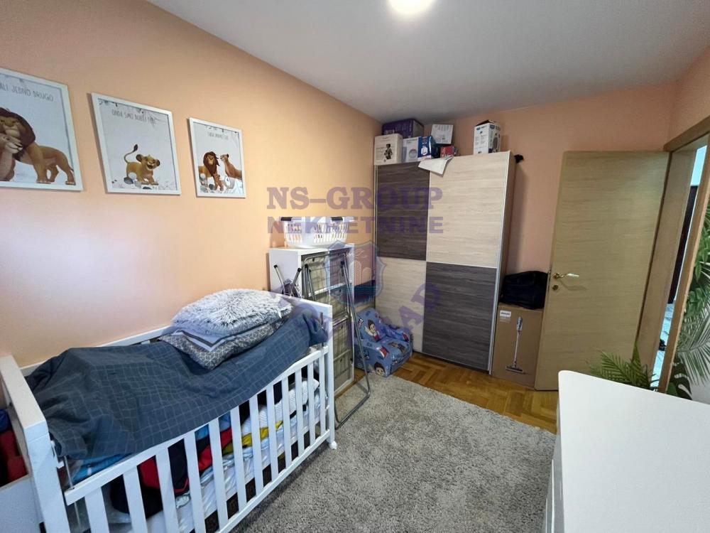 Slika 4 - GRBAVICA  TROSOBAN FANTASTICAN NAMESTEN