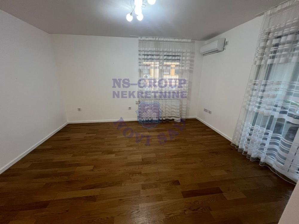 Slika 1 - SA GARAZOM TROSOBAN  GRBAVICA BLIZU SPENSA