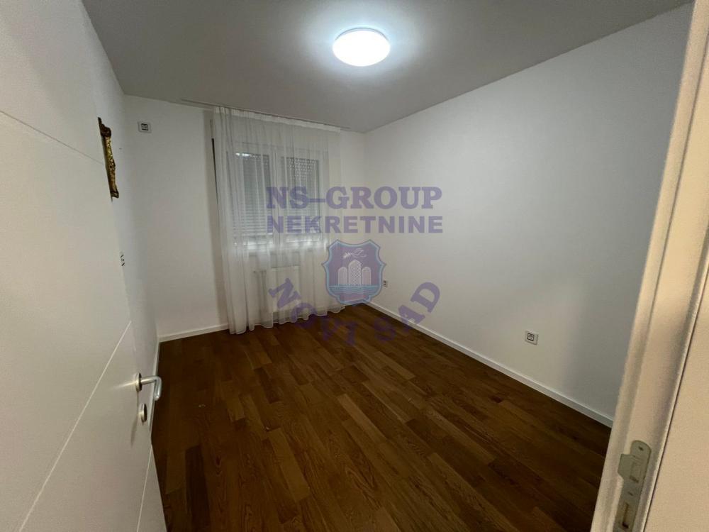 Slika 5 - SA GARAZOM TROSOBAN  GRBAVICA BLIZU SPENSA