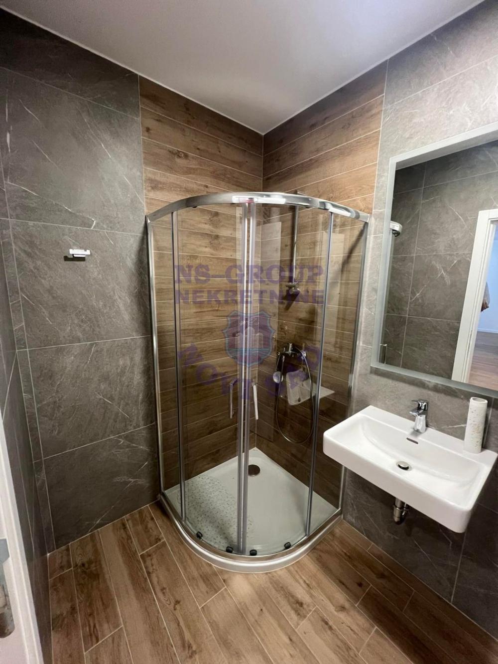 Slika 6 - SA GARAZOM TROSOBAN  GRBAVICA BLIZU SPENSA