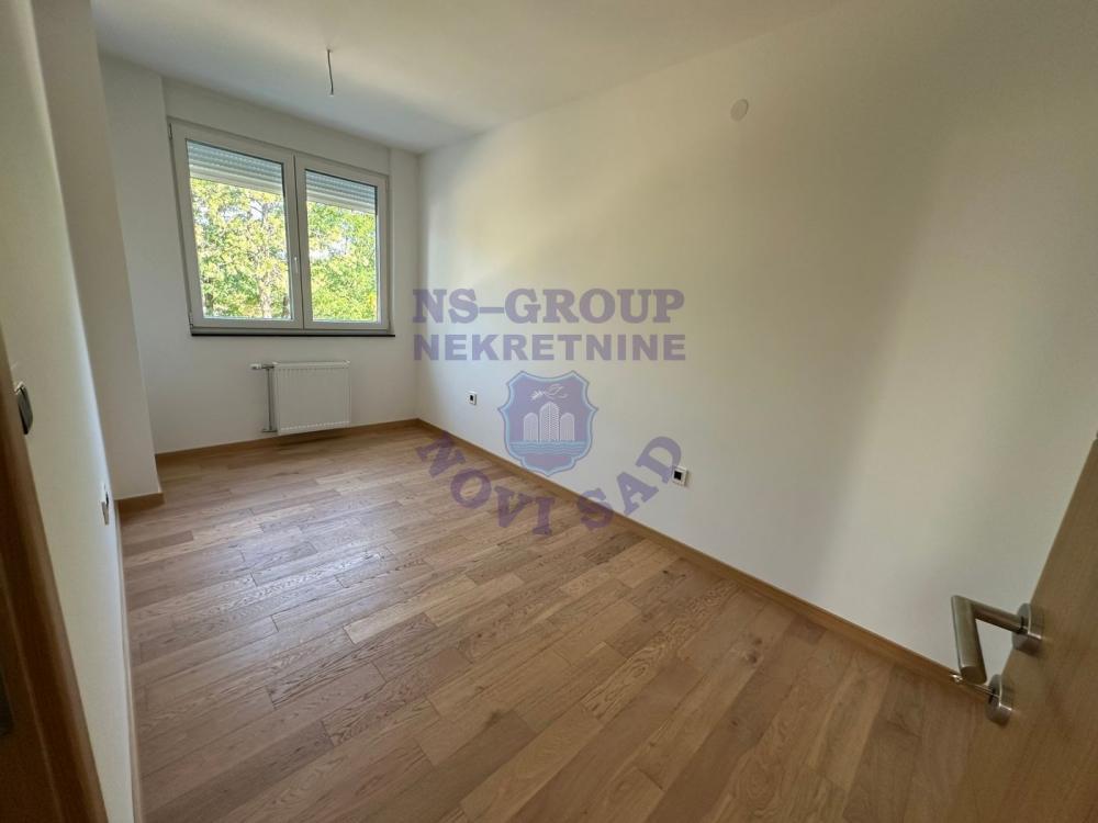 Glavna slika -Četvorosoban stan na potezu Bulevara Evrope