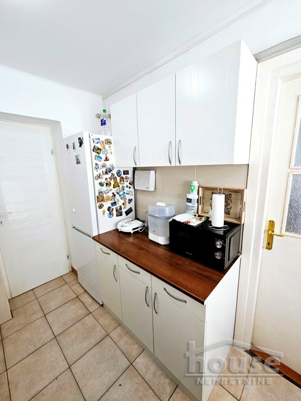 Slika 10 - Stan,NOVI SAD,BULEVAR,kv: 50.00, € 144000, ID: 1064295