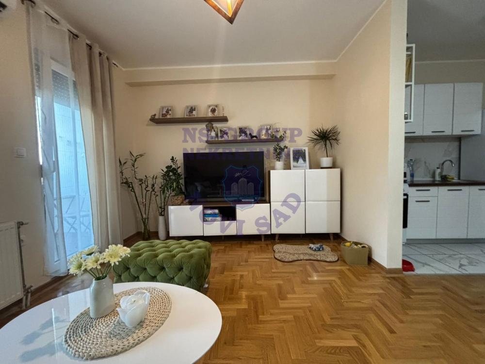 Slika 1 - FANTASTICAN POLUNAMESTEN 92.700e