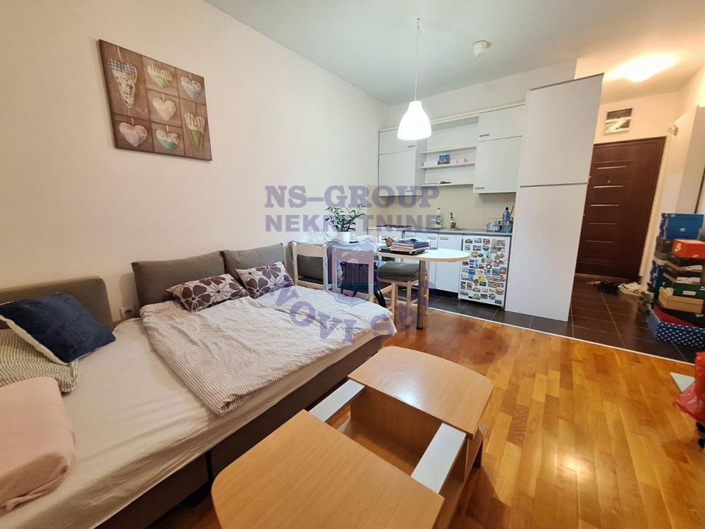 Slika 0 - Prodaja stana, sa terasom, ima lift