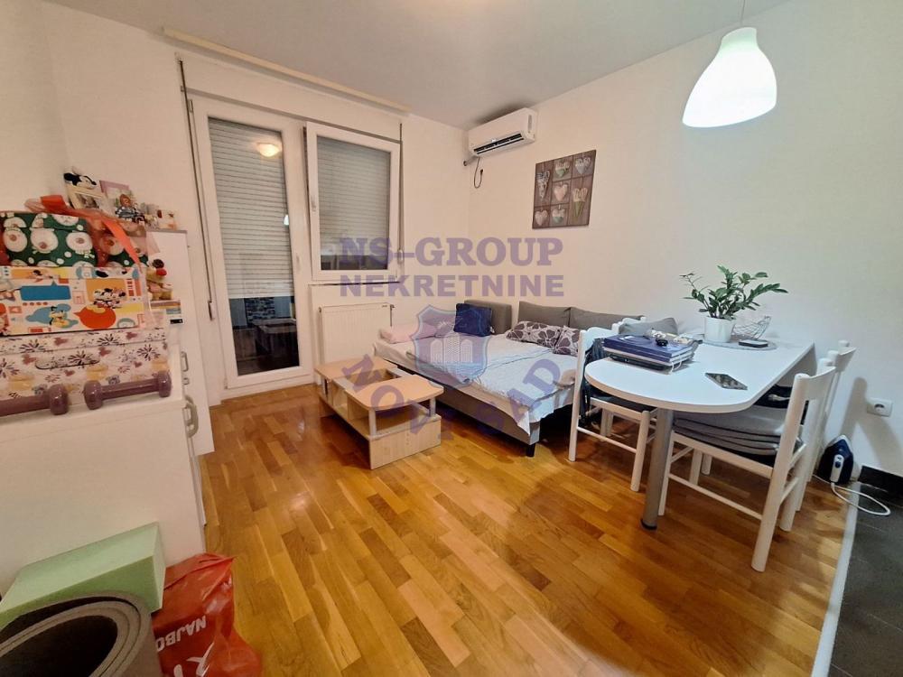 Glavna slika -Prodaja stana, sa terasom, ima lift