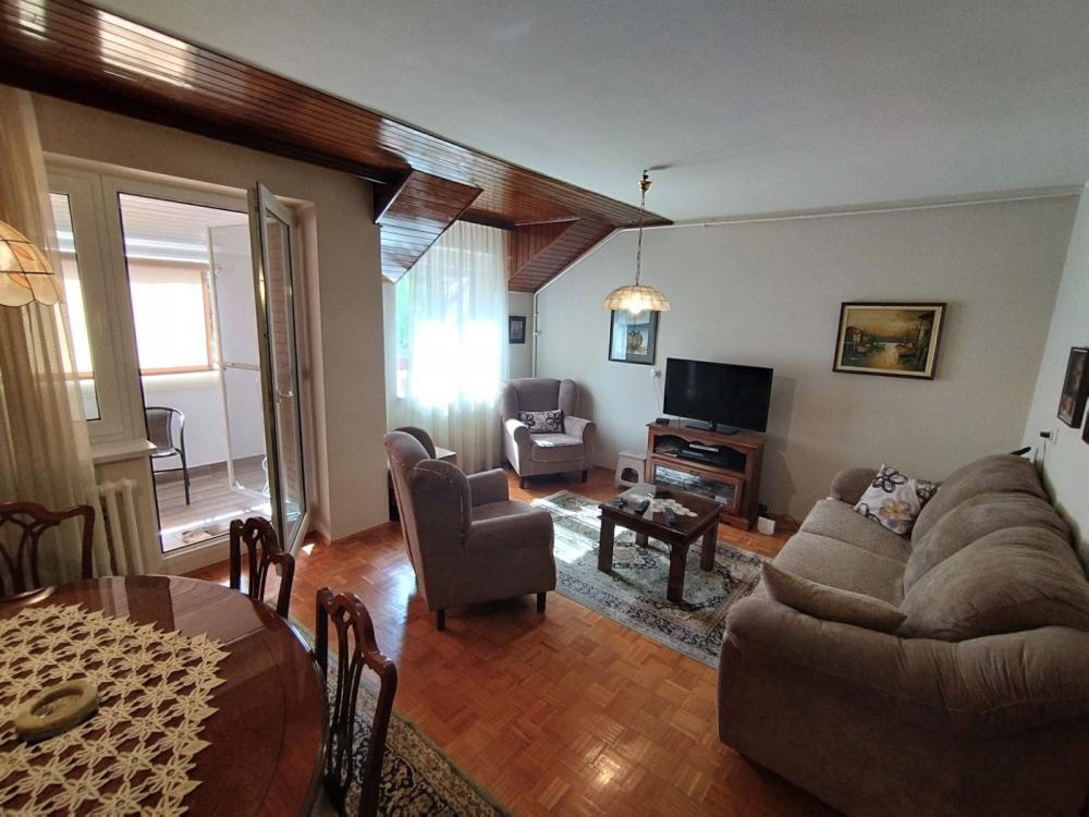 Glavna slika -Fantastičan troiposoban, Bulevar patrijarha Pavla!