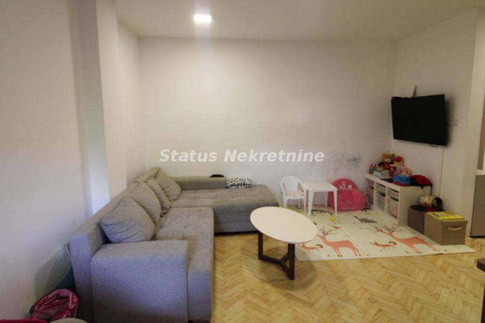 Slika 10 - Tatarsko Brdo-Porodičan stan na mirnoj lokaciji sa puno zelenila