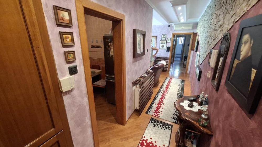 Slika 4 - Trosoban stan sa Garažom Grbavica