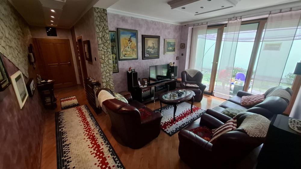 Slika 1 - Trosoban stan sa Garažom Grbavica