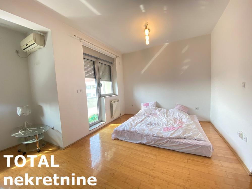 Slika 2 - Stan,NOVI SAD,CENTAR,kv: 40.00, € 123600, ID: 1097669