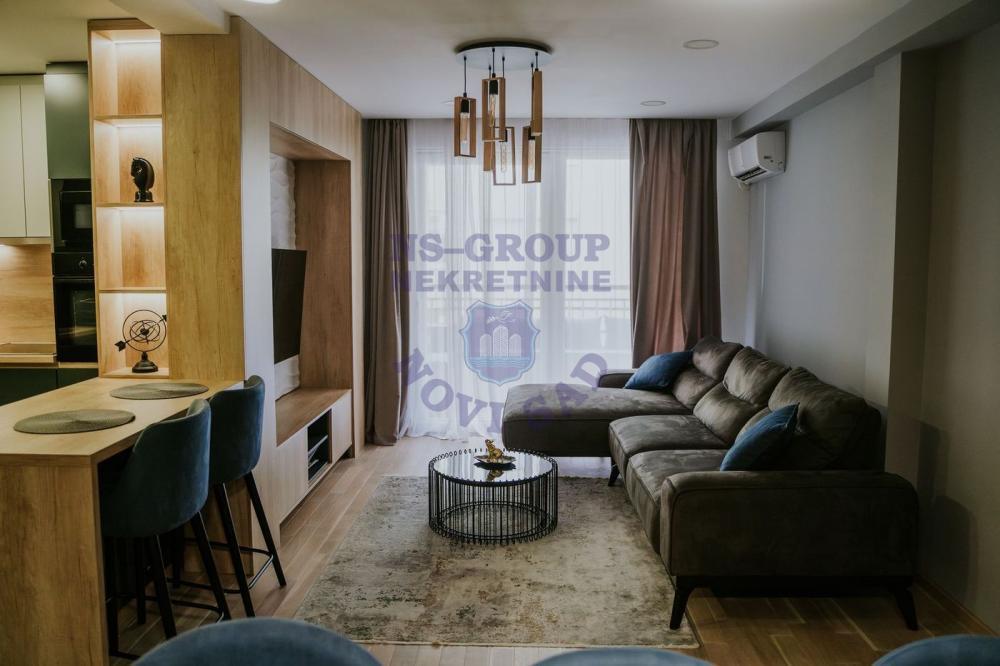 Glavna slika -Lux trosoban stan na Bulevaru!