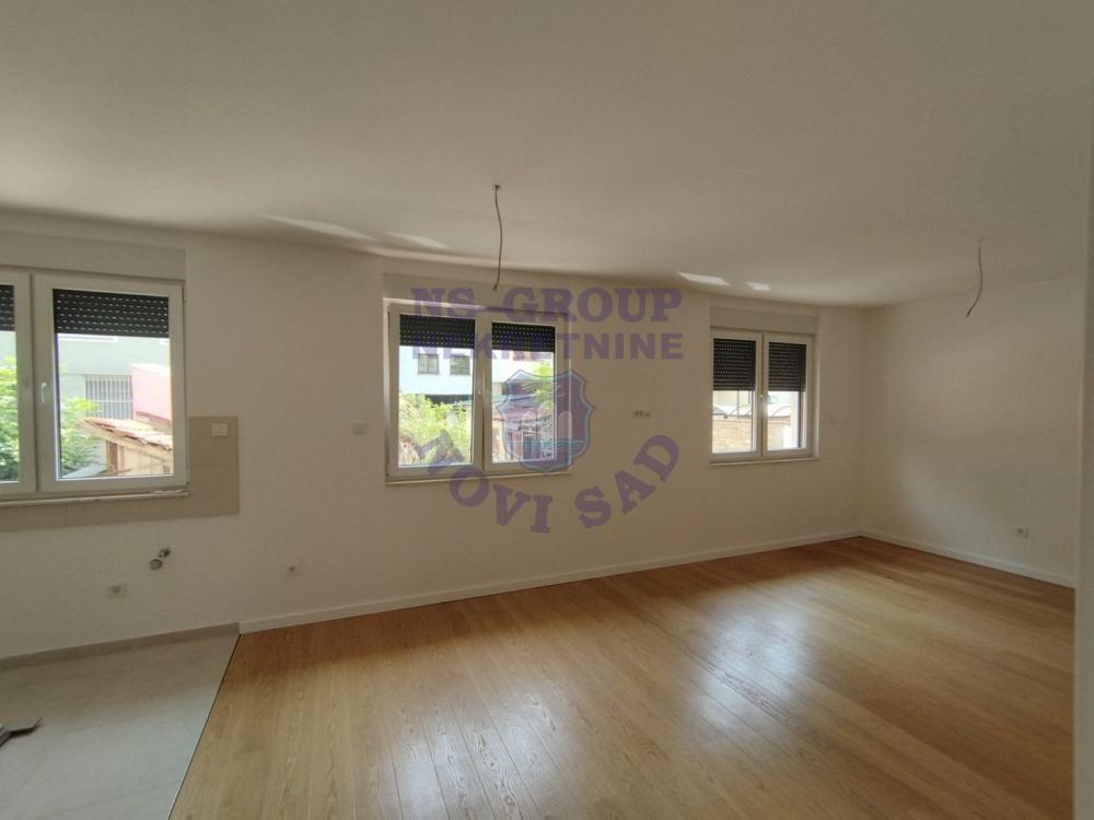 Glavna slika -Trosoban, 77m2, Bulevar oslobođenja Novi Sad, ima lift