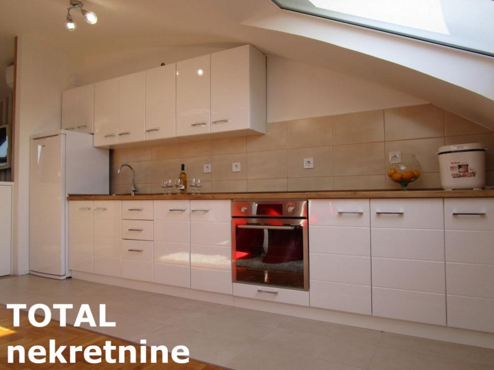 Slika 3 - Stan,NOVI SAD,BULEVAR,kv: 89.00, € 205000, ID: 1101222