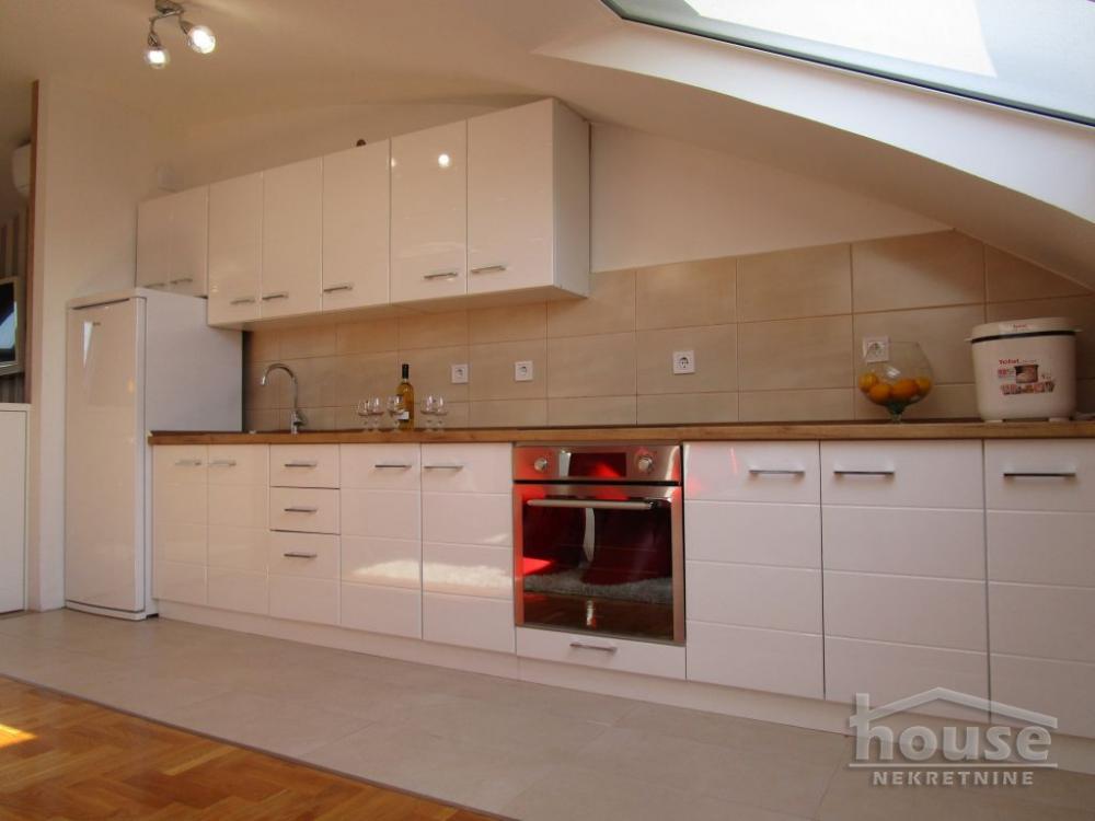 Slika 3 - Stan,NOVI SAD,BULEVAR,kv: 89.00, € 205000, ID: 1064374