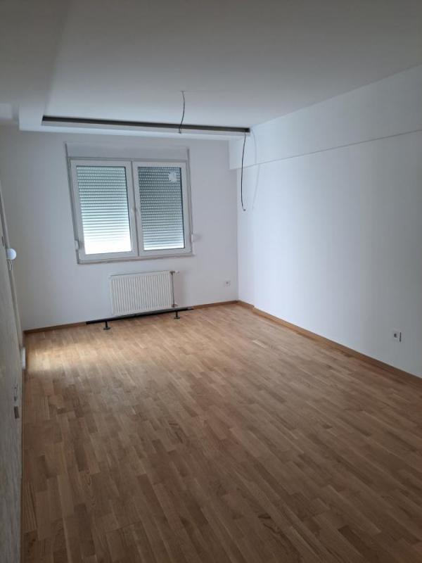 Slika 5 - Nov dvoiposoban stan Square Garden