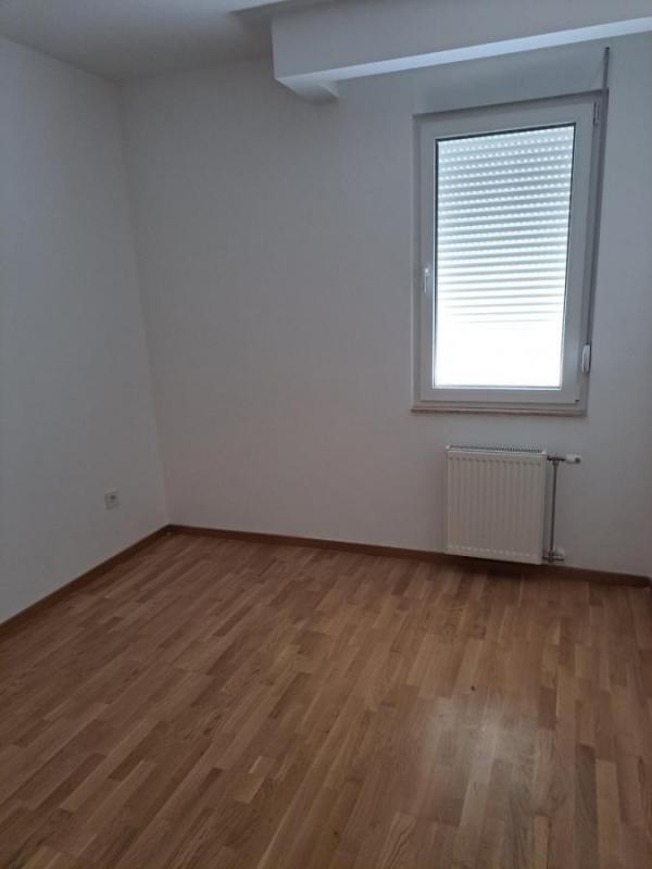 Slika 11 - Nov dvoiposoban stan Square Garden