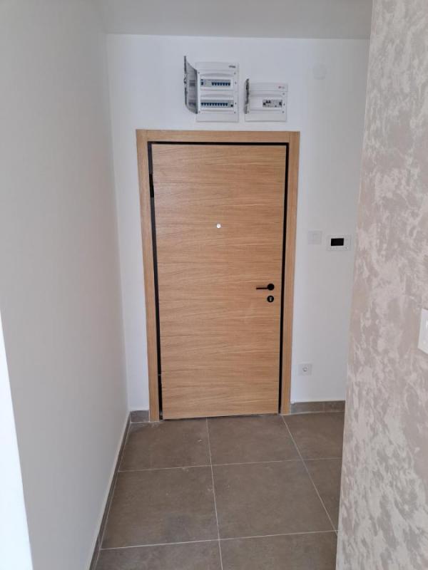 Slika 3 - Nov dvoiposoban stan Square Garden