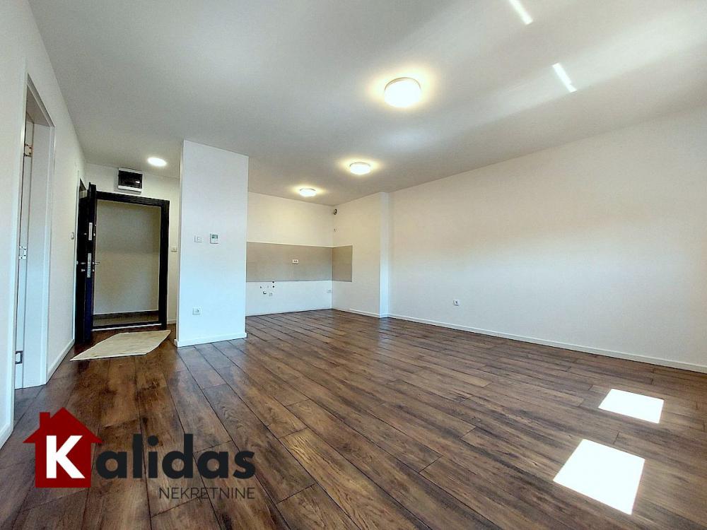 Slika 3 - Stan,NOVI SAD,TELEP,kv: 45, € 122360, ID: 1008036