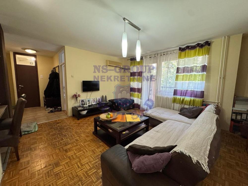 Slika 1 - Prodaje se dvoiposoban stan na Novom Naselju. Agencijska šifra : 547742