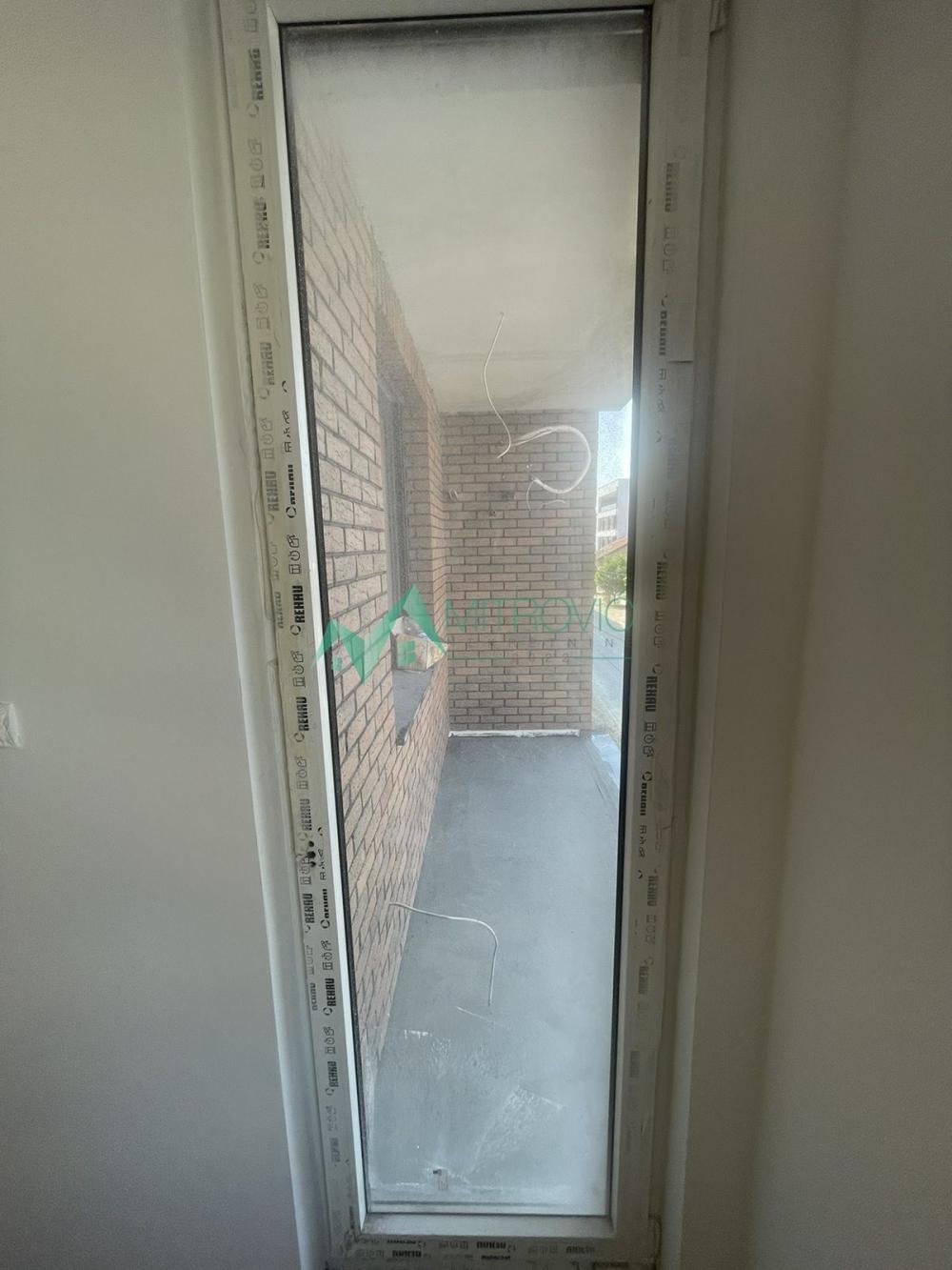 Slika 2 - Jednoiposoban, 55m2, Telep Novi Sad, sa terasom, ima lift