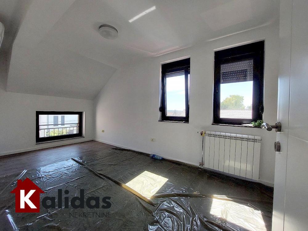 Slika 3 - Stan,NOVI SAD,TELEP,kv: 54, € 146840, ID: 1008035