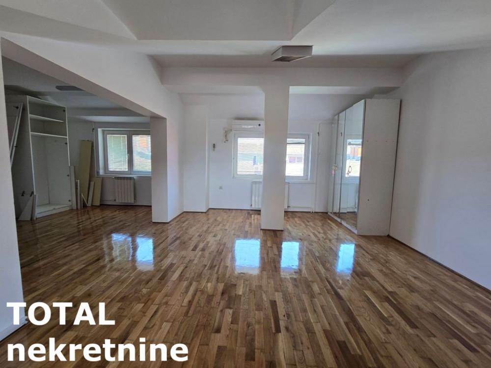 Slika 9 - Stan,NOVI SAD,CENTAR,kv: 216.00, € 484100, ID: 1101224