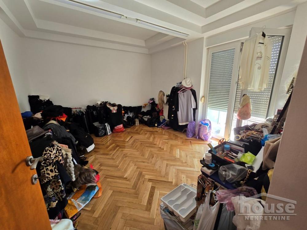 Slika 11 - Stan,NOVI SAD,CENTAR,kv: 216.00, € 484100, ID: 1064376