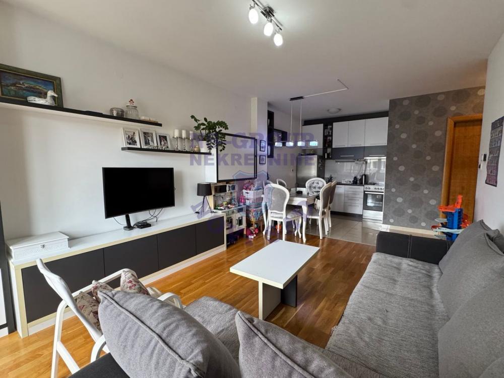 Slika 1 - Odličan dvosoban stan na Novoj Detelinari. Agencijska šifra : 553435