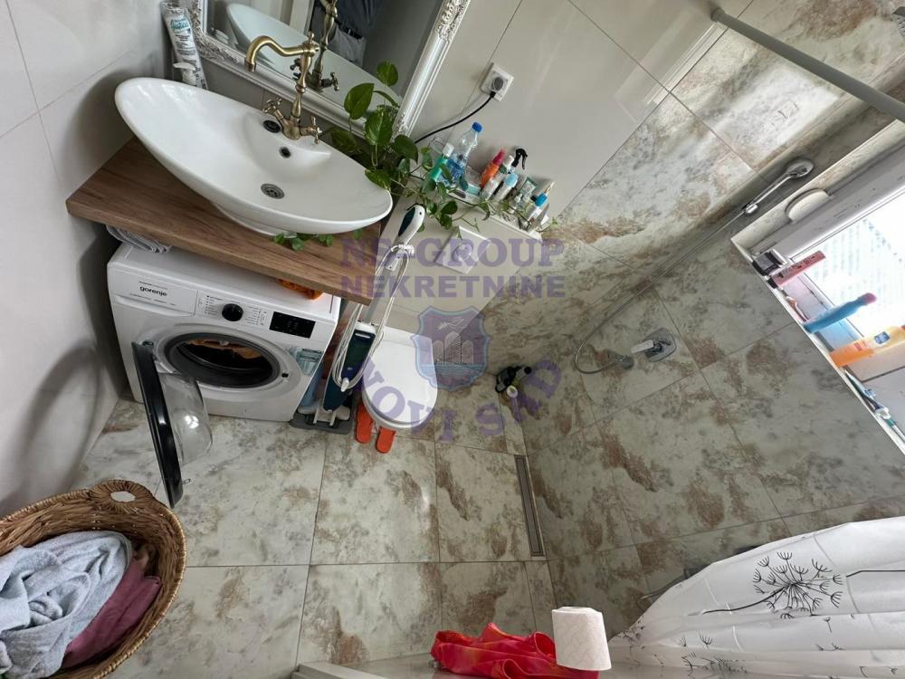 Slika 9 - Predstavljamo vam dvosoban stan na drugom spratu zgrade na Adicama. Agencijska šifra : 546283