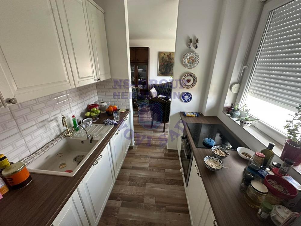 Slika 3 - Predstavljamo vam dvosoban stan na drugom spratu zgrade na Adicama. Agencijska šifra : 546283