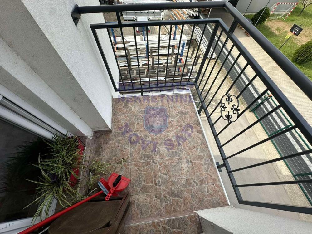 Slika 10 - Predstavljamo vam dvosoban stan na drugom spratu zgrade na Adicama. Agencijska šifra : 546283