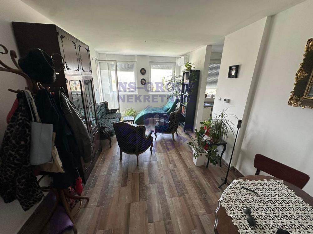 Slika 2 - Predstavljamo vam dvosoban stan na drugom spratu zgrade na Adicama. Agencijska šifra : 546283