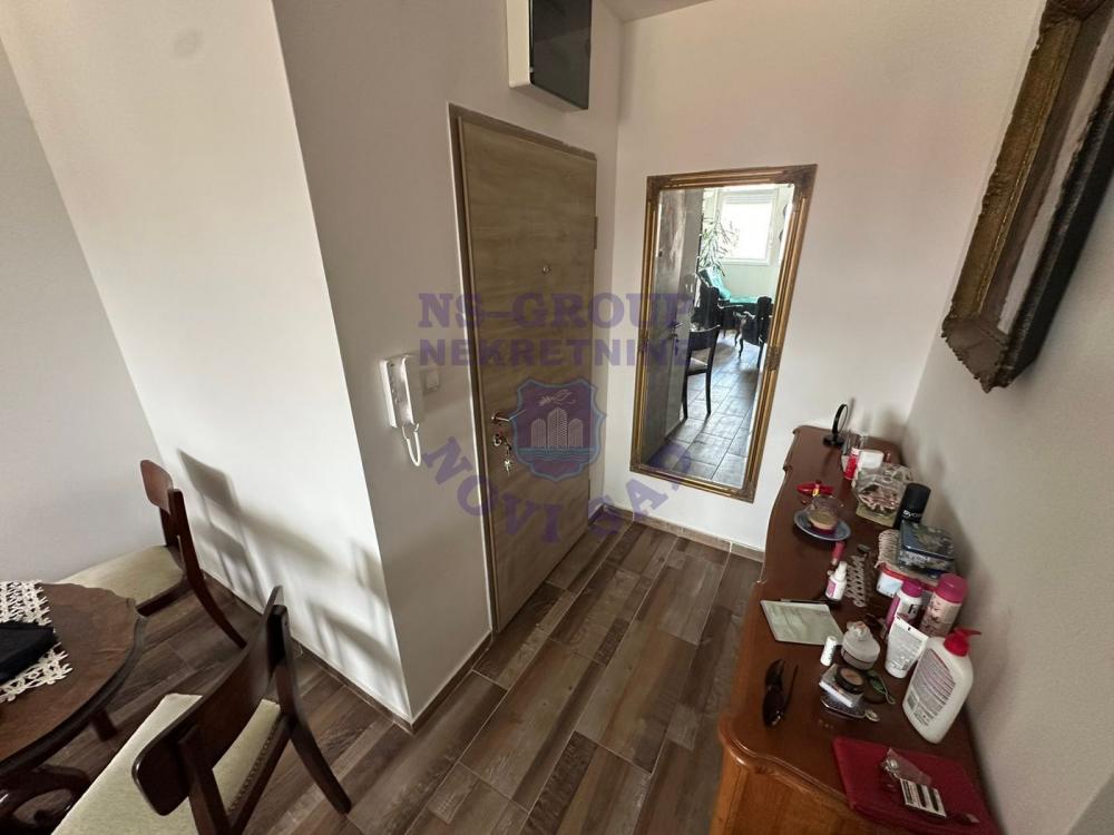 Slika 8 - Predstavljamo vam dvosoban stan na drugom spratu zgrade na Adicama. Agencijska šifra : 546283